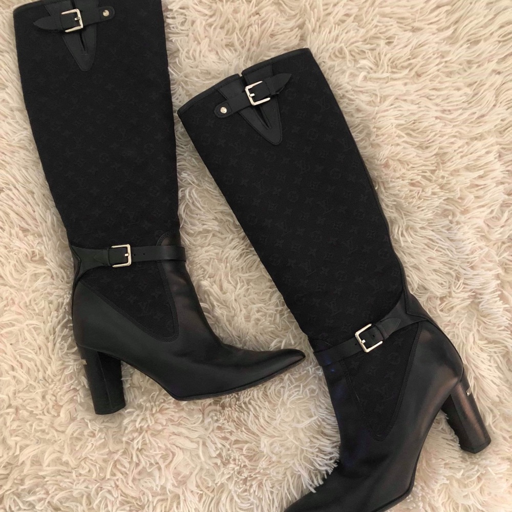 ♥️ SOLD ♥️ Louis Vuitton boots